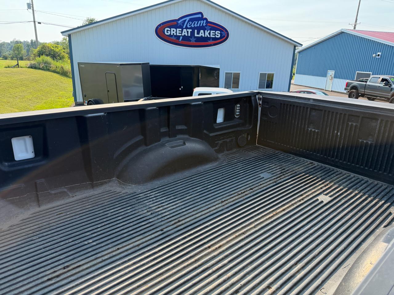 Ford Super Duty F-350 SRW XLT 4WD Reg Cab 8' Box 2017