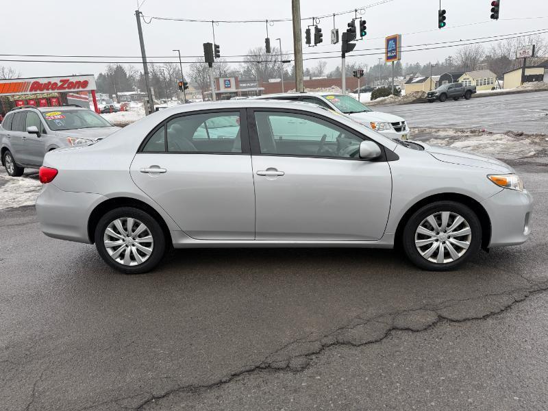 Toyota Corolla LE 4-Speed AT 2012