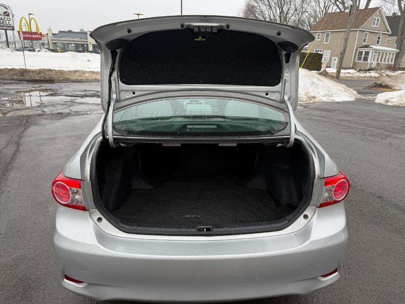 Toyota Corolla LE 4-Speed AT 2012