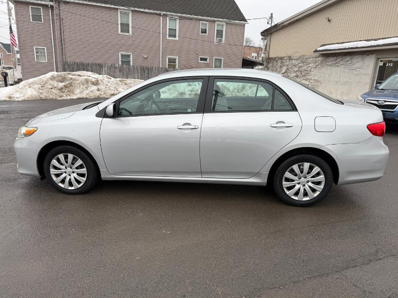 Toyota Corolla LE 4-Speed AT 2012