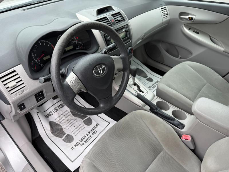 Toyota Corolla LE 4-Speed AT 2012