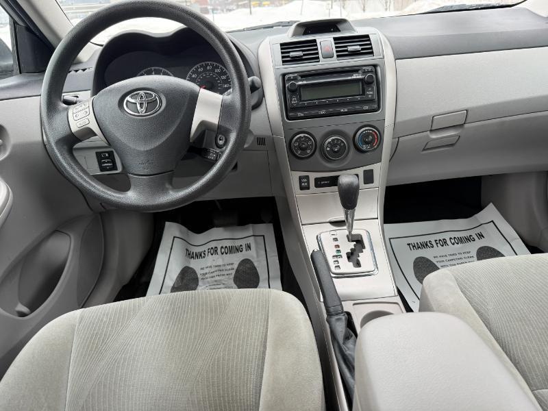 Toyota Corolla LE 4-Speed AT 2012