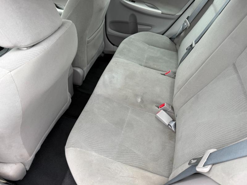 Toyota Corolla LE 4-Speed AT 2012