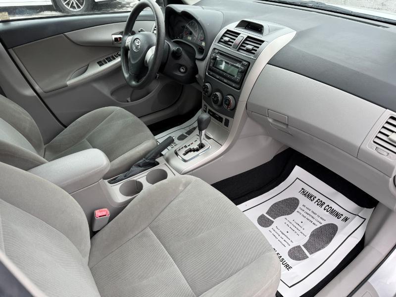 Toyota Corolla LE 4-Speed AT 2012