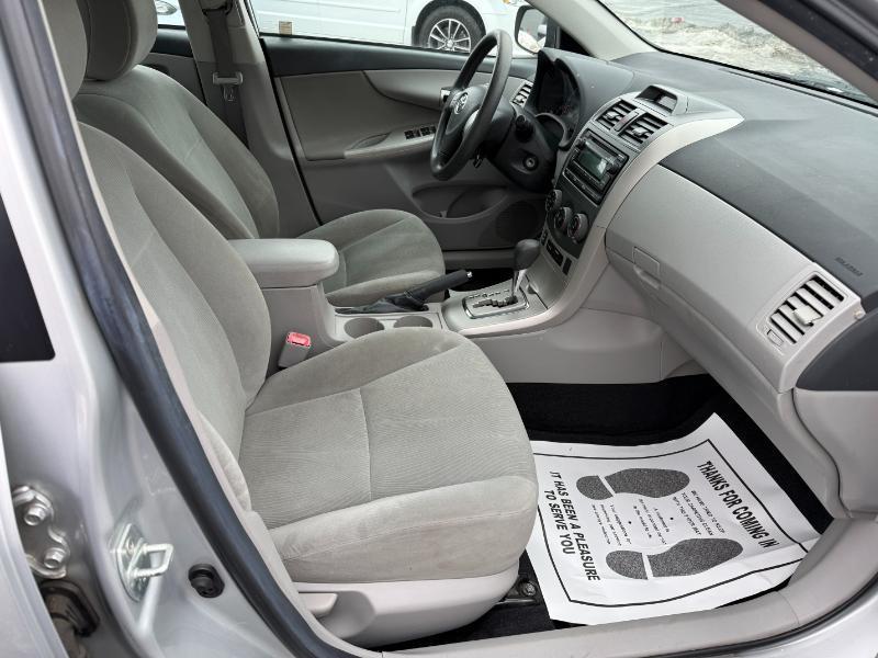 Toyota Corolla LE 4-Speed AT 2012