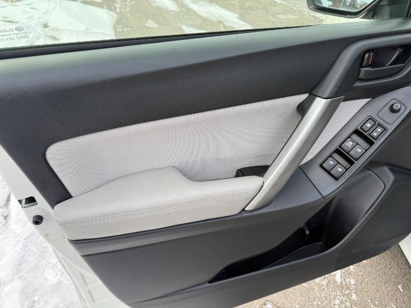 Subaru Forester 2.5i Premium PZEV CVT 2016