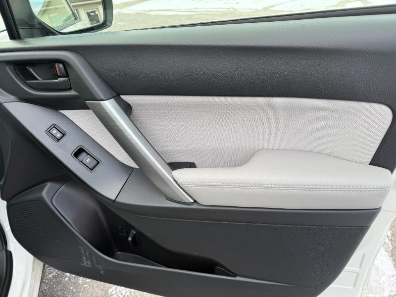 Subaru Forester 2.5i Premium PZEV CVT 2016