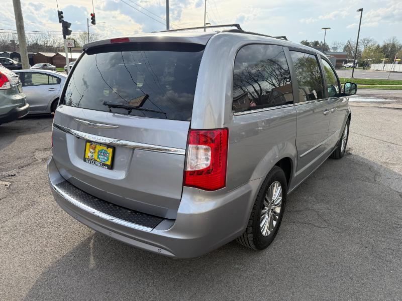 Chrysler Town & Country Touring-L 2013