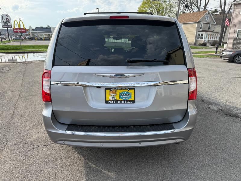 Chrysler Town & Country Touring-L 2013