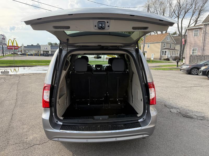 Chrysler Town & Country Touring-L 2013