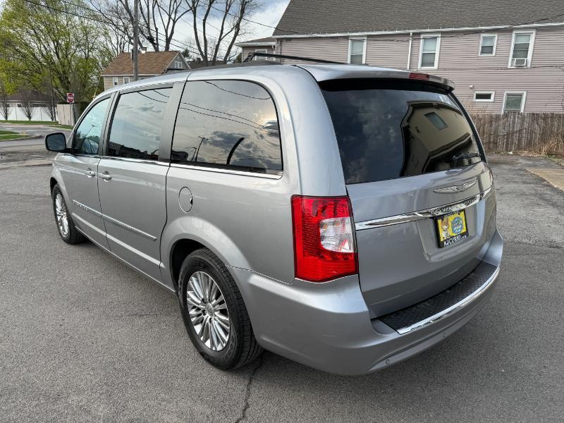 Chrysler Town & Country Touring-L 2013