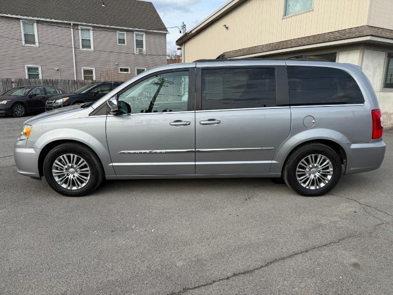 Chrysler Town & Country Touring-L 2013