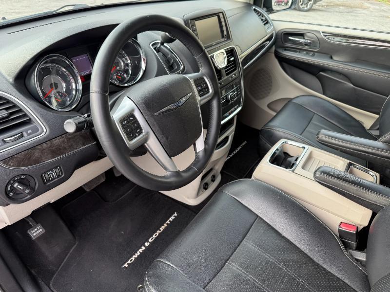 Chrysler Town & Country Touring-L 2013