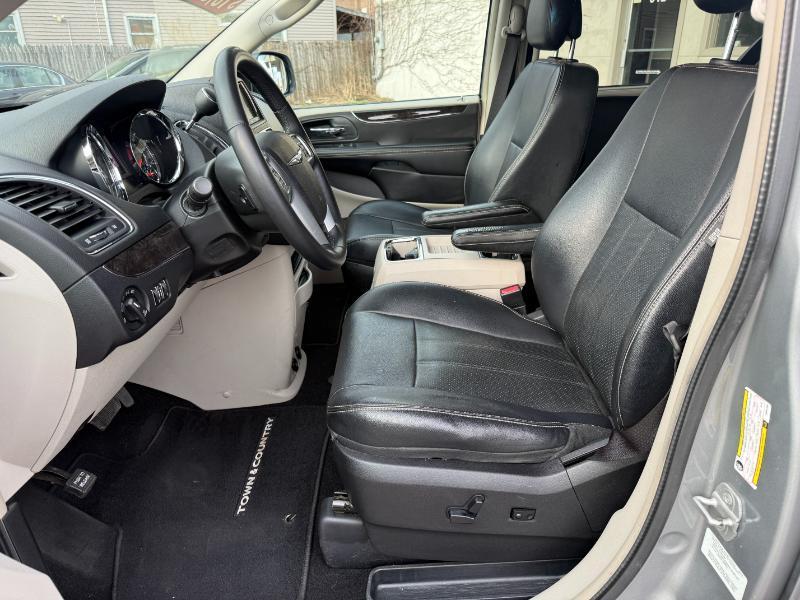 Chrysler Town & Country Touring-L 2013