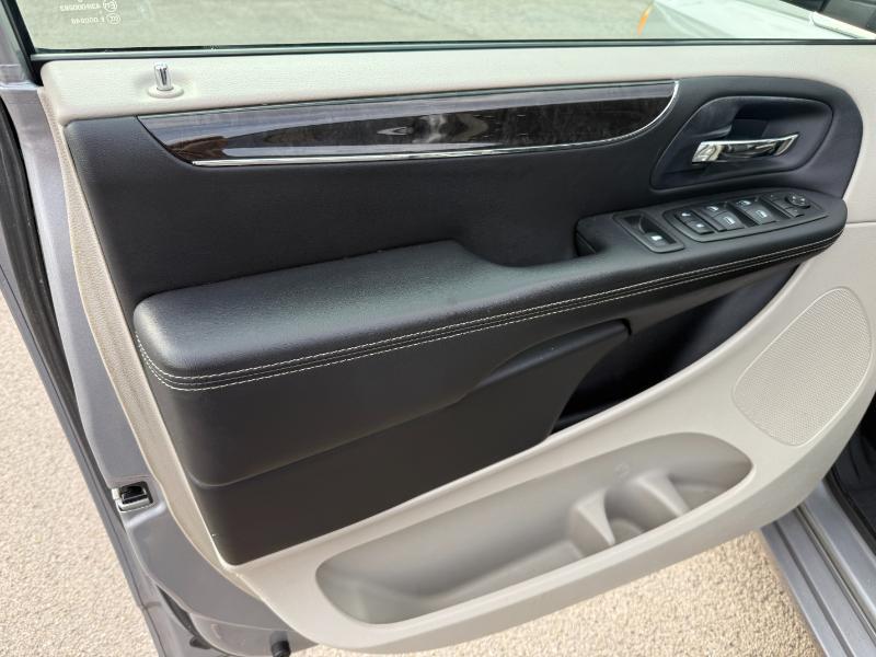 Chrysler Town & Country Touring-L 2013