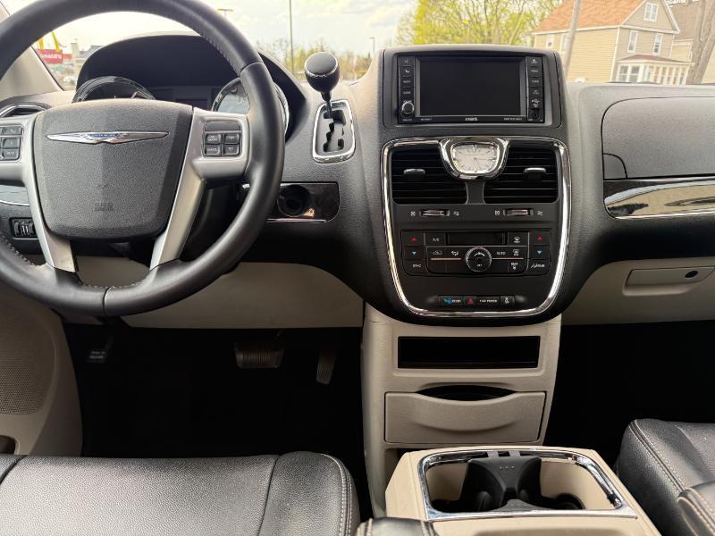 Chrysler Town & Country Touring-L 2013