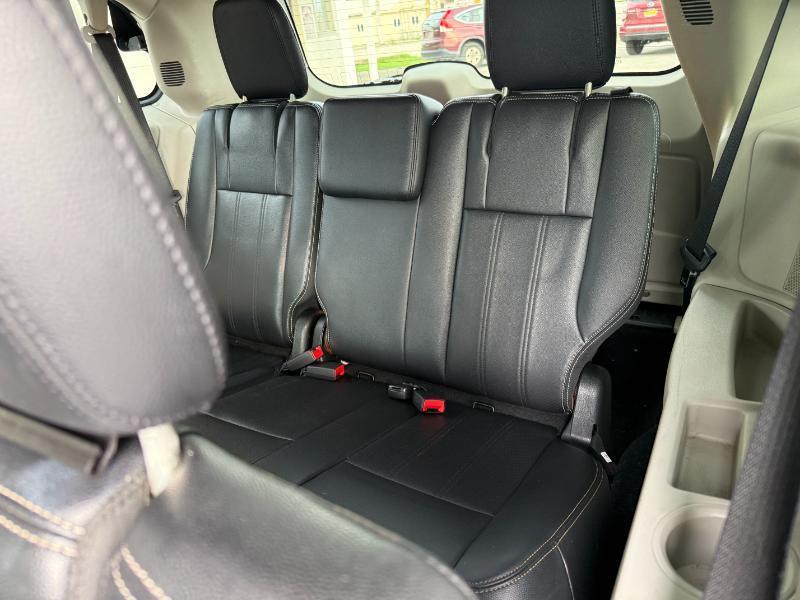 Chrysler Town & Country Touring-L 2013