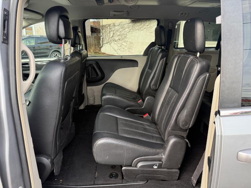 Chrysler Town & Country Touring-L 2013