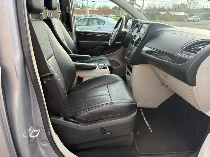 Chrysler Town & Country Touring-L 2013