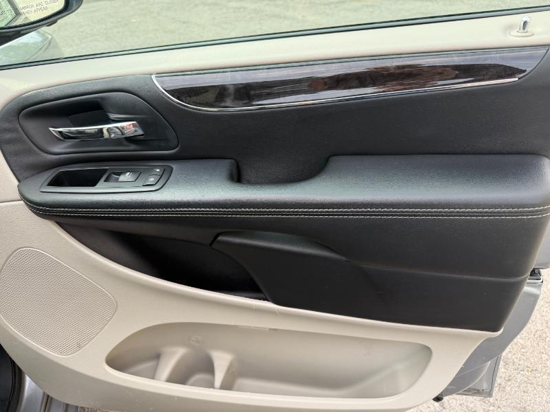 Chrysler Town & Country Touring-L 2013