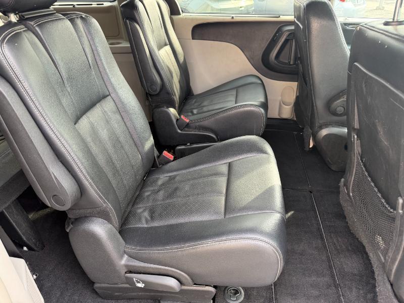 Chrysler Town & Country Touring-L 2013