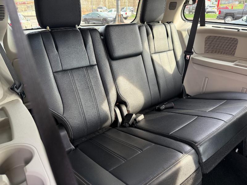 Chrysler Town & Country Touring-L 2013