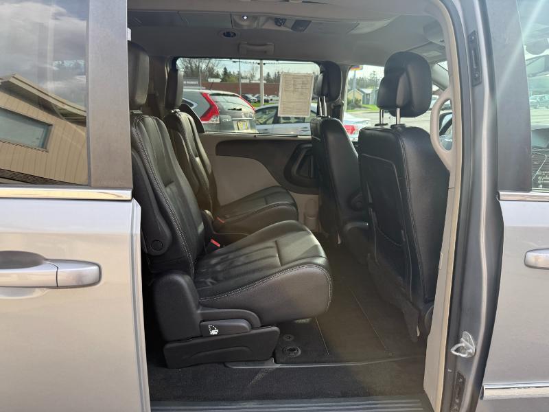 Chrysler Town & Country Touring-L 2013