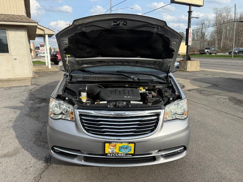 Chrysler Town & Country Touring-L 2013