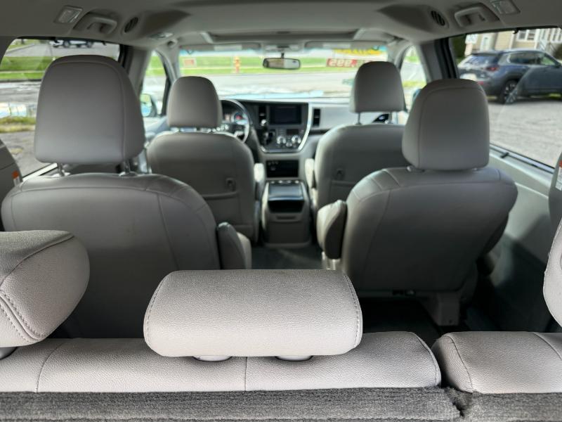 Toyota Sienna XLE AWD 7-Passenger V6 2015