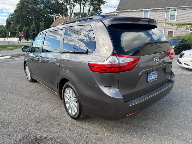 Toyota Sienna XLE AWD 7-Passenger V6 2015