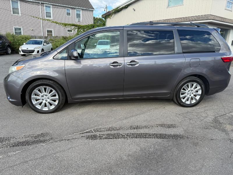 Toyota Sienna XLE AWD 7-Passenger V6 2015