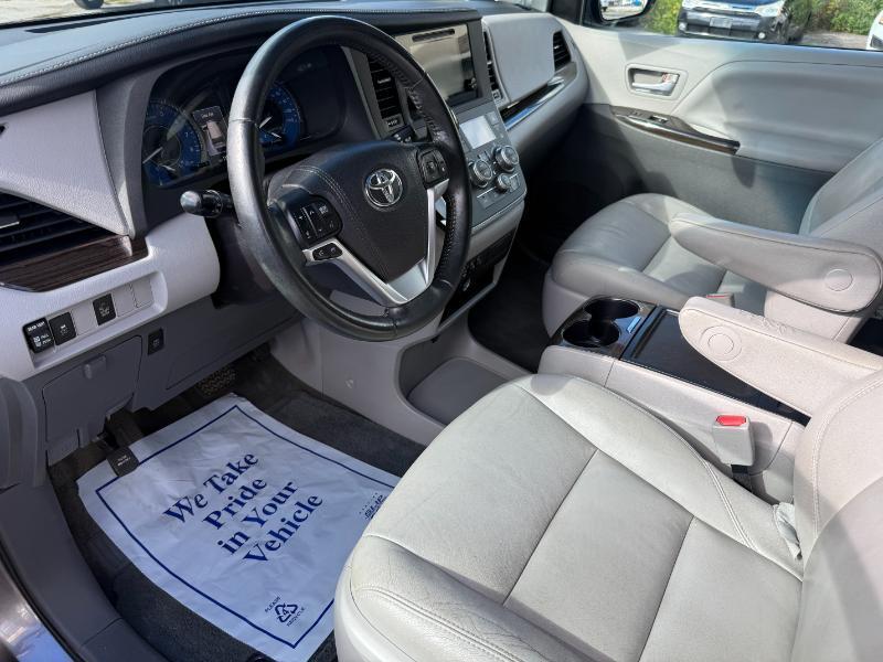 Toyota Sienna XLE AWD 7-Passenger V6 2015