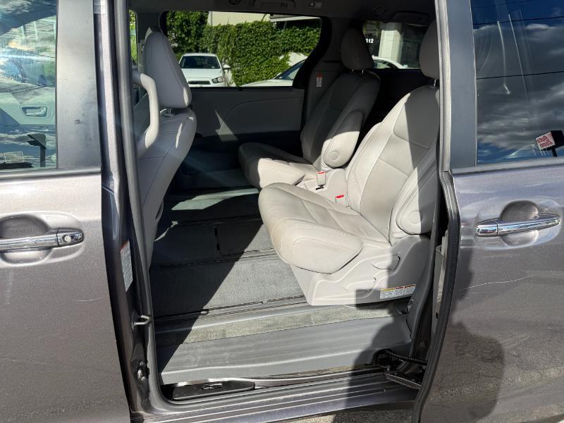 Toyota Sienna XLE AWD 7-Passenger V6 2015