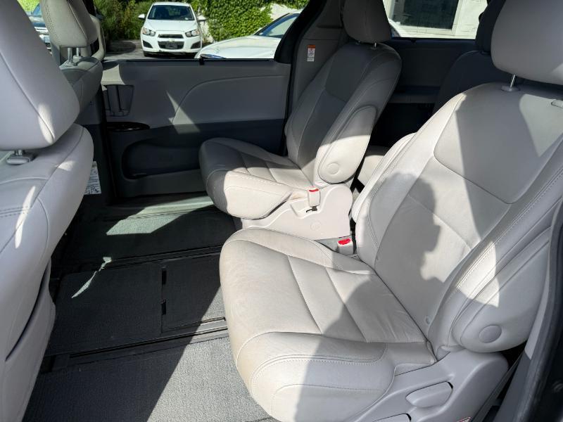 Toyota Sienna XLE AWD 7-Passenger V6 2015