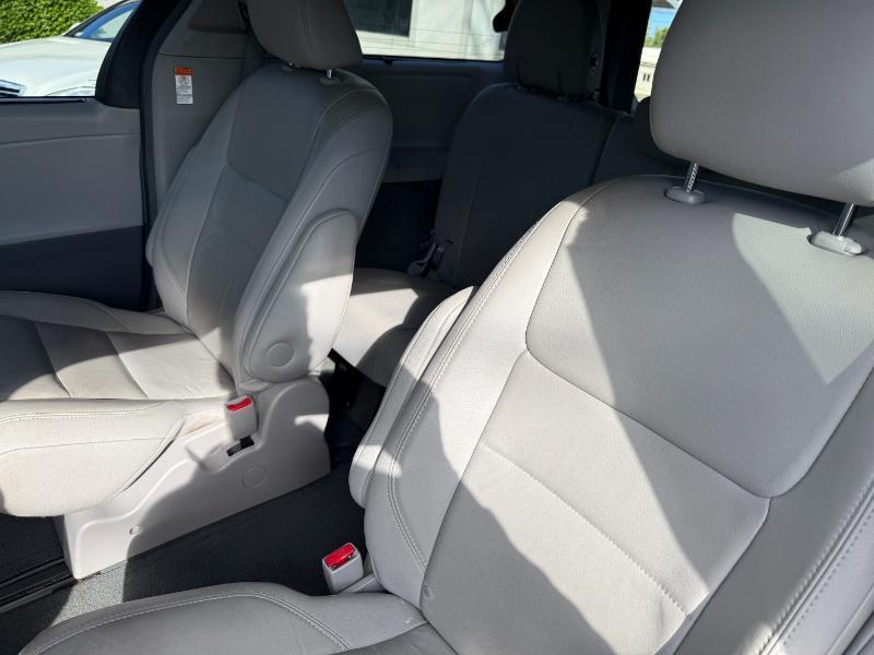 Toyota Sienna XLE AWD 7-Passenger V6 2015