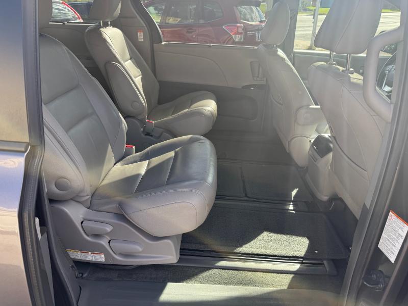 Toyota Sienna XLE AWD 7-Passenger V6 2015