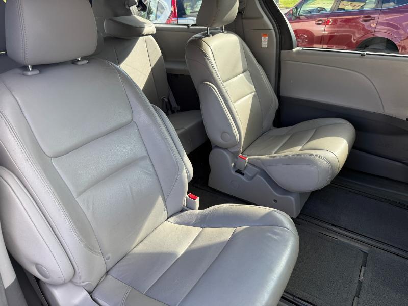 Toyota Sienna XLE AWD 7-Passenger V6 2015