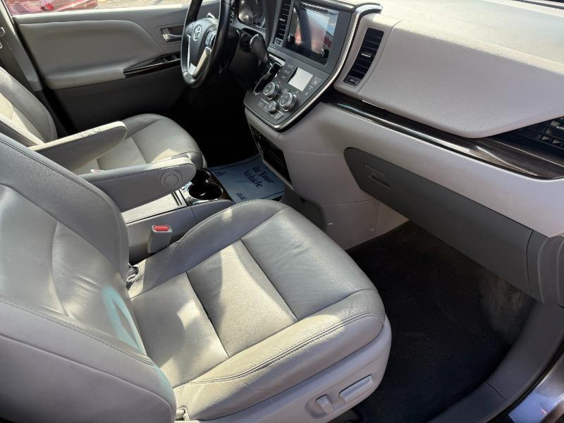Toyota Sienna XLE AWD 7-Passenger V6 2015