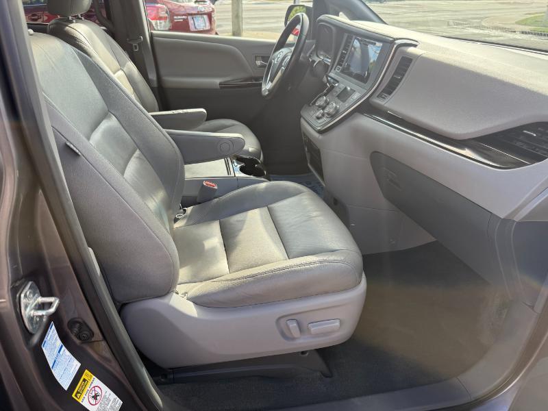 Toyota Sienna XLE AWD 7-Passenger V6 2015