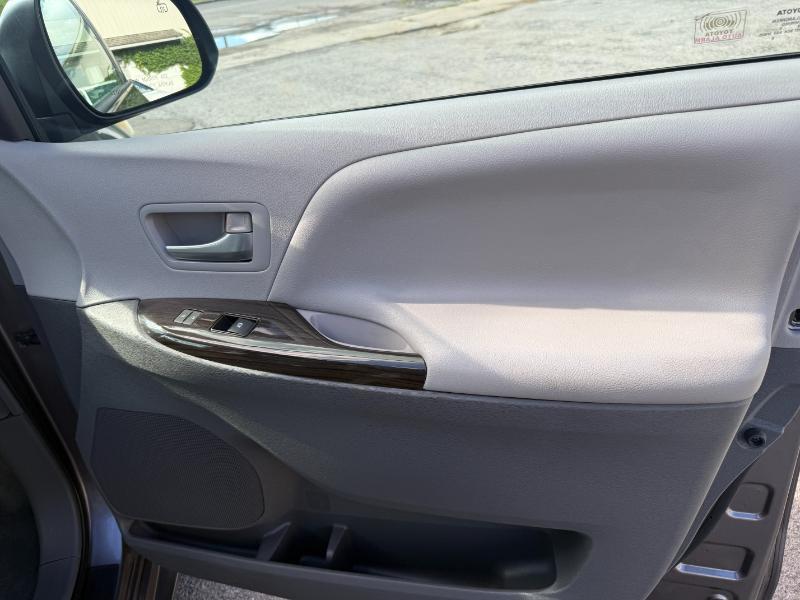 Toyota Sienna XLE AWD 7-Passenger V6 2015
