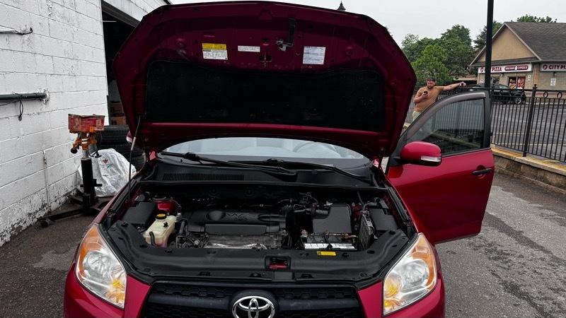 Toyota RAV4 Base I4 2WD 2012