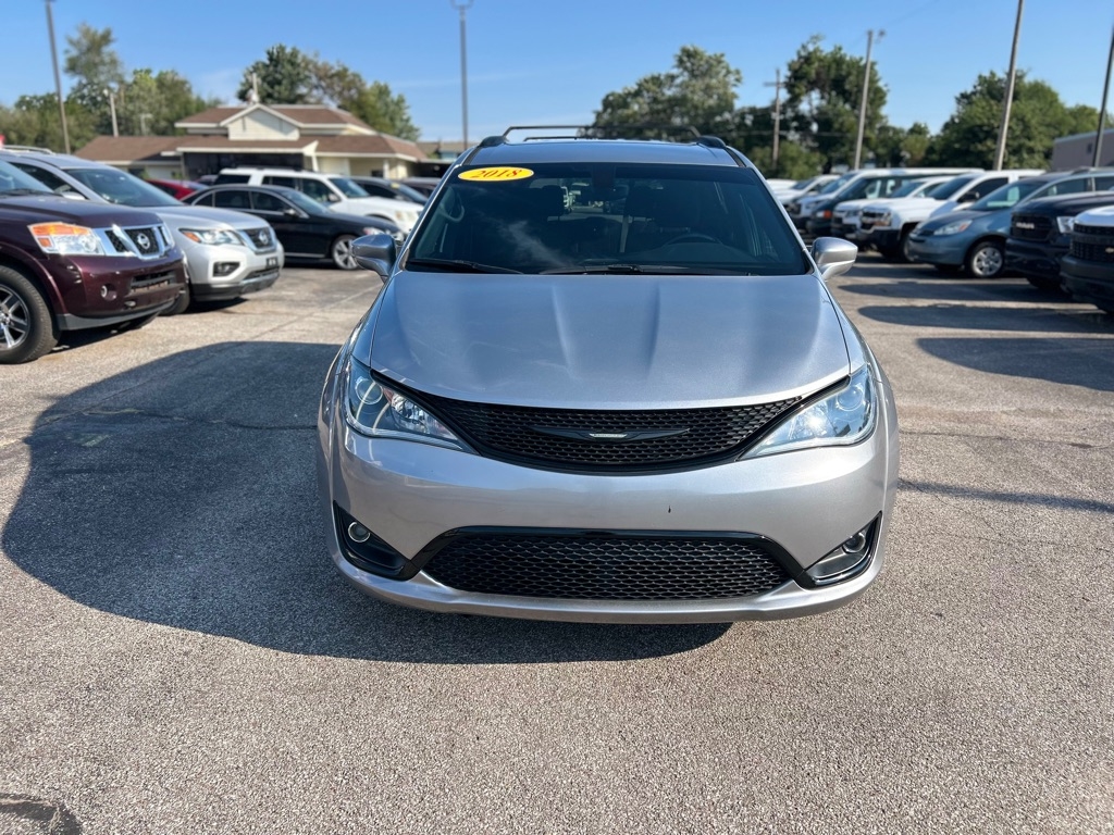 2018 Chrysler Pacifica Touring Plus photo 3