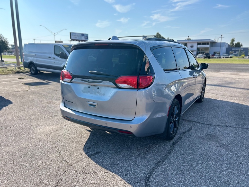 2018 Chrysler Pacifica Touring Plus photo 4