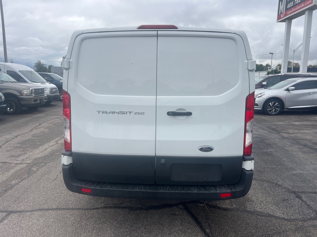Ford Transit 250 Van Low Roof w/Sliding Pass. 130-in. WB 2020