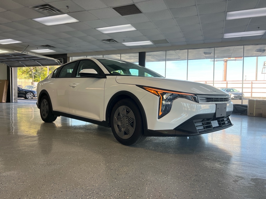 2025 Kia K4 LX photo 3