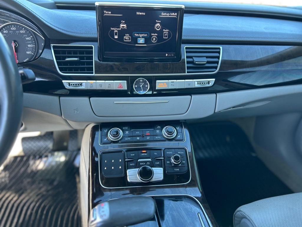 Audi A8 L 4.0T quattro 2015