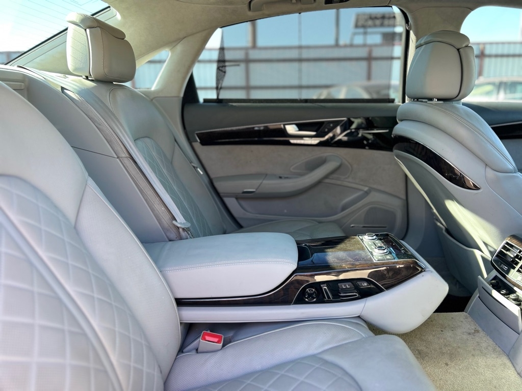 Audi A8 L 4.0T quattro 2015