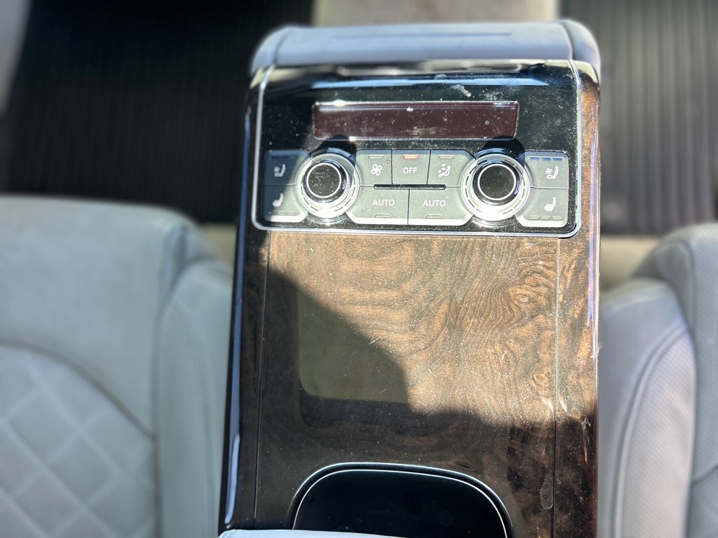 Audi A8 L 4.0T quattro 2015