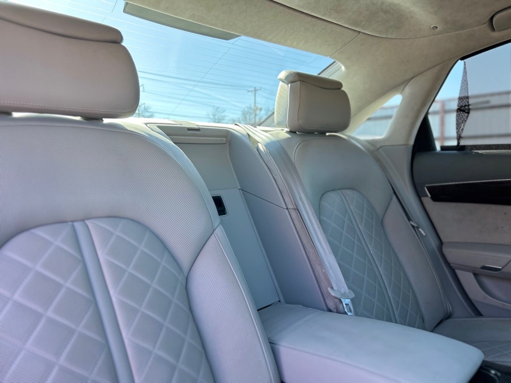 Audi A8 L 4.0T quattro 2015