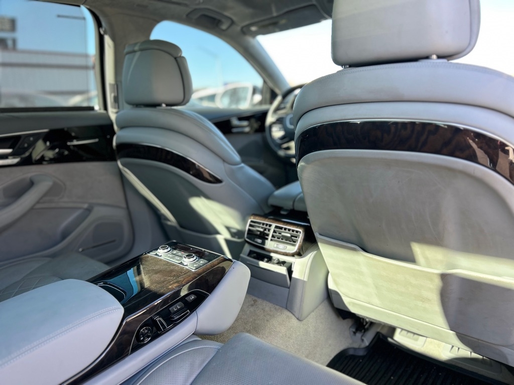 Audi A8 L 4.0T quattro 2015